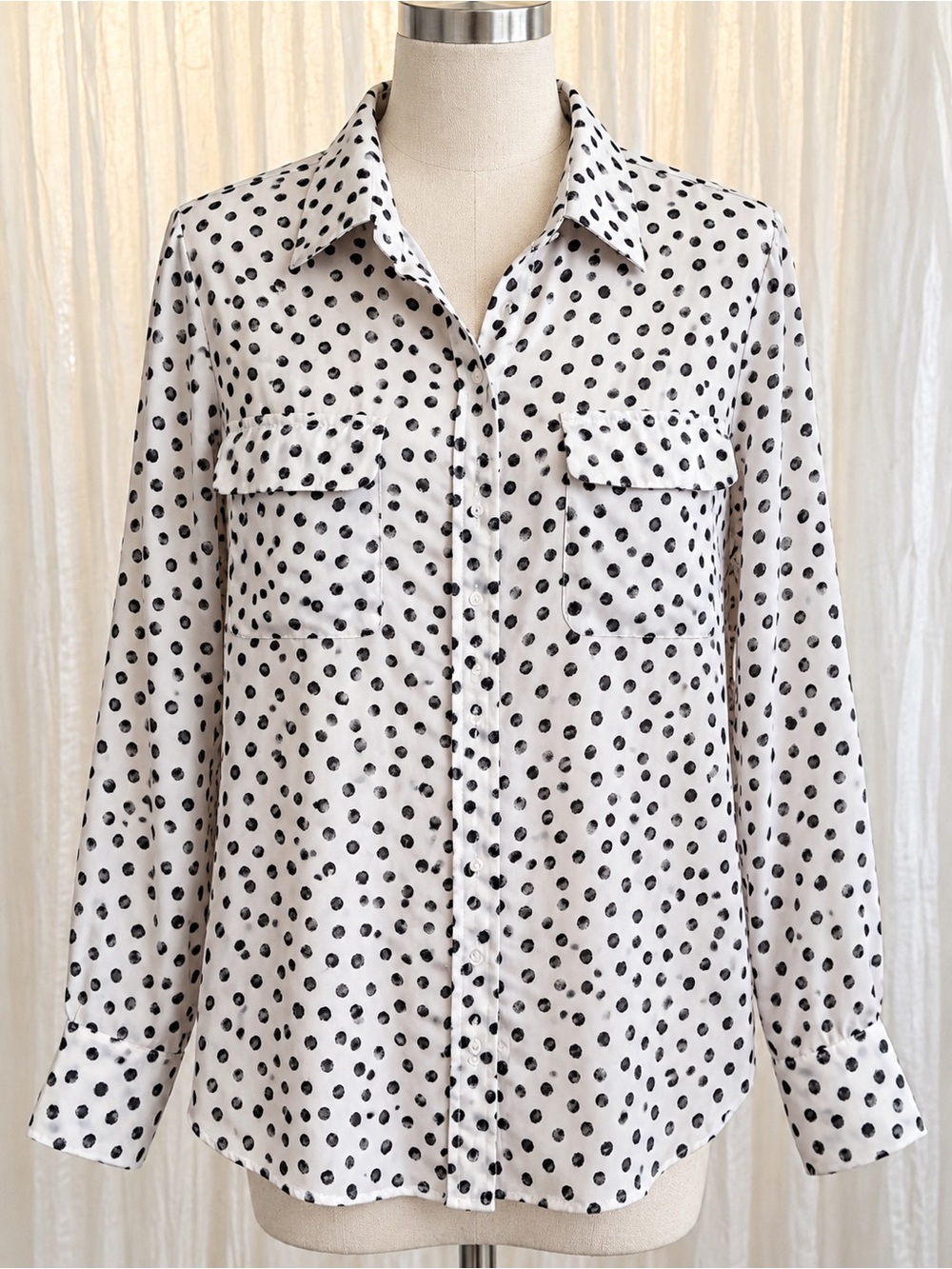 WhoWhatWear Black polka dot button up blouse in XXL